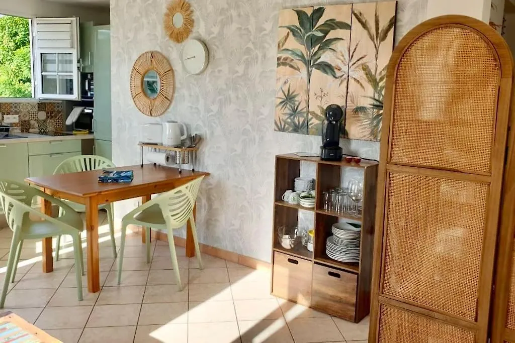 Pomme Cannelle, Un Paisible T2Bis Idealement Situe Le Diamant 0*,  Martinique